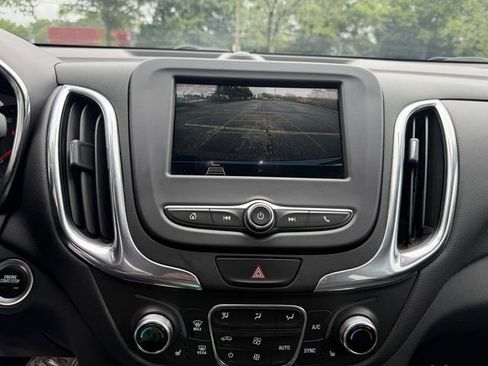 Used 2019 Chevrolet Equinox LT FWD image 19
