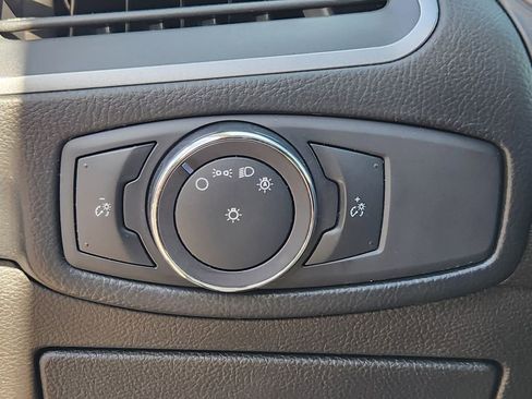 Used 2018 Ford Edge SE image 13