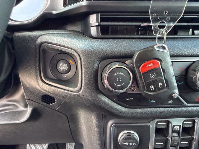 Used 2024 Jeep Wrangler Unlimited w/ Convenience Group AWD/4WD image 39