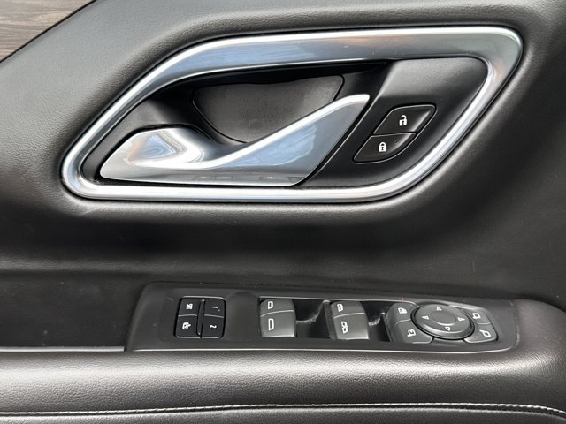 Used 2021 Chevrolet Suburban Z71 w/ Z71 Signature Package AWD/4WD image 18