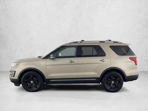 Used 2017 Ford Explorer XLT AWD/4WD image 4