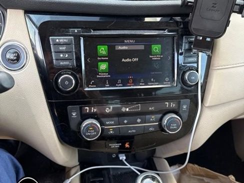 Used 2019 Nissan Rogue SV w/ Sun & Sound Touring Package AWD/4WD image 11