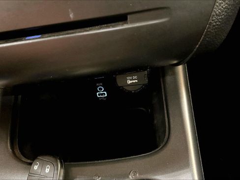 Used 2019 Dodge Journey SE w/ Connectivity Group FWD image 17