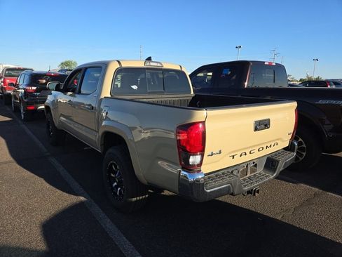Used 2019 Toyota Tacoma SR5 AWD/4WD image 2