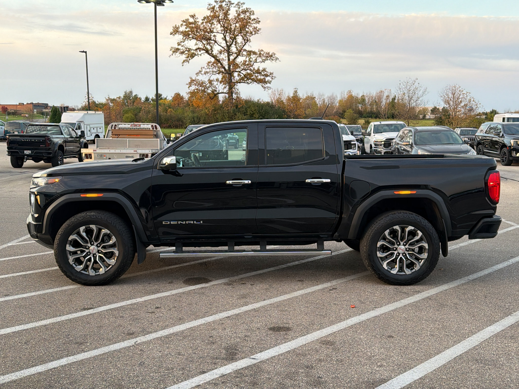 Used 2025 GMC Canyon Denali AWD/4WD image 2