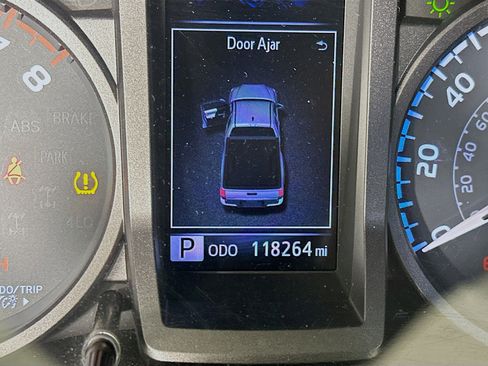 Used 2016 Toyota Tacoma TRD Sport w/ Towing Package image 19