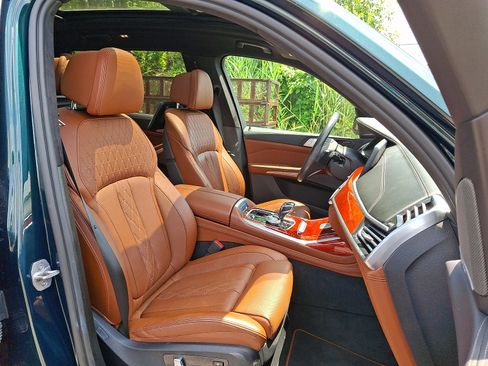 Used 2022 BMW ALPINA XB7 AWD/4WD image 3