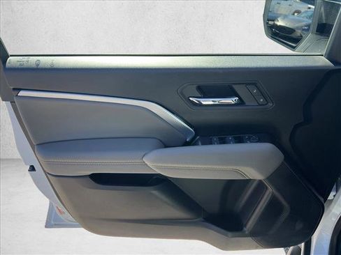 Used 2024 Chevrolet Colorado ZR2 w/ Technology Package image 11