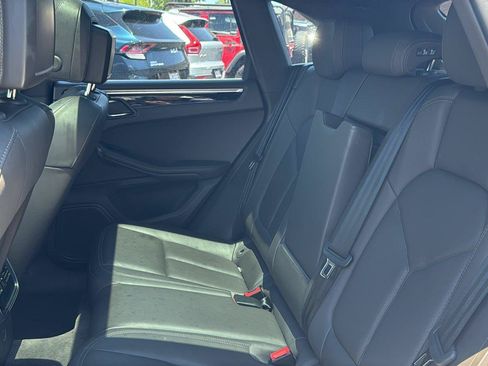 Used 2018 Porsche Macan AWD/4WD image 25