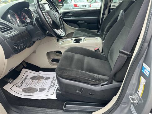 Used 2016 Dodge Grand Caravan SXT w/ Rear Park Assist Package FWD image 17