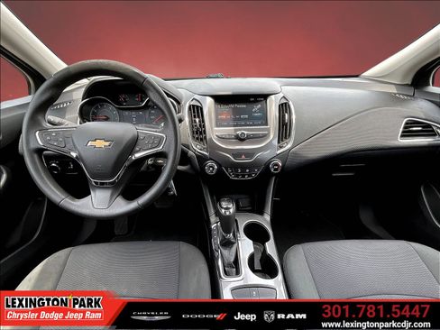 Used 2017 Chevrolet Cruze LT FWD image 7