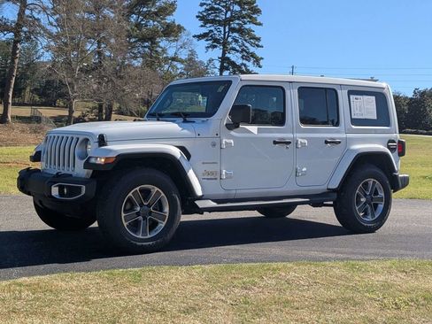 Used 2020 Jeep Wrangler Unlimited Sahara image 2