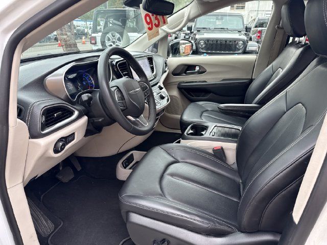Used 2024 Chrysler Pacifica Limited FWD image 15
