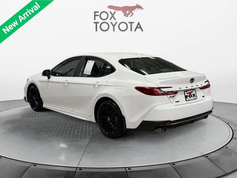 Used 2025 Toyota Camry SE FWD image 4