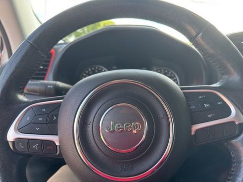 Used 2015 Jeep Renegade Trailhawk w/ Premium Leather Group AWD/4WD image 19