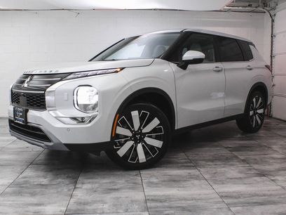 Used 2025 Mitsubishi Outlander SE