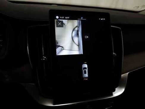 Certified 2025 Volvo XC90 B6 Plus image 28