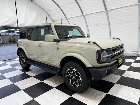 New 2025 Ford Bronco Outer Banks image 8