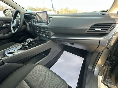 Used 2024 Nissan Rogue SV image 31