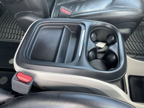 Used 2017 Chrysler Pacifica Touring-L FWD image 28