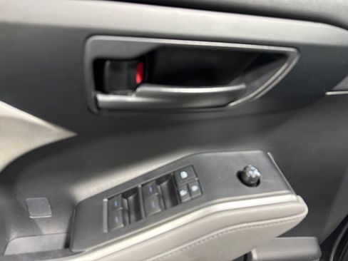 Used 2020 Toyota Highlander L AWD/4WD image 23