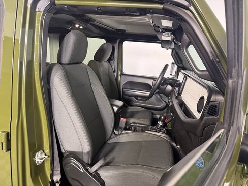 Used 2024 Jeep Wrangler Unlimited AWD/4WD image 29