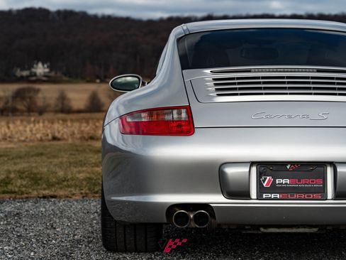 Used 2005 Porsche 911 Carrera S image 25