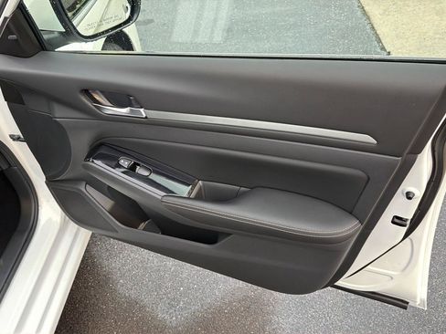 Used 2023 Nissan Altima 2.5 SV FWD image 14