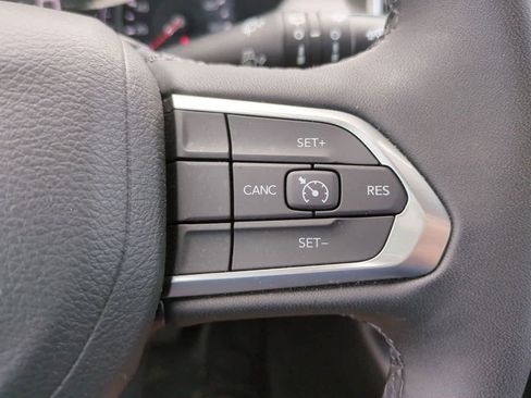 Used 2025 Jeep Compass Latitude AWD/4WD image 23