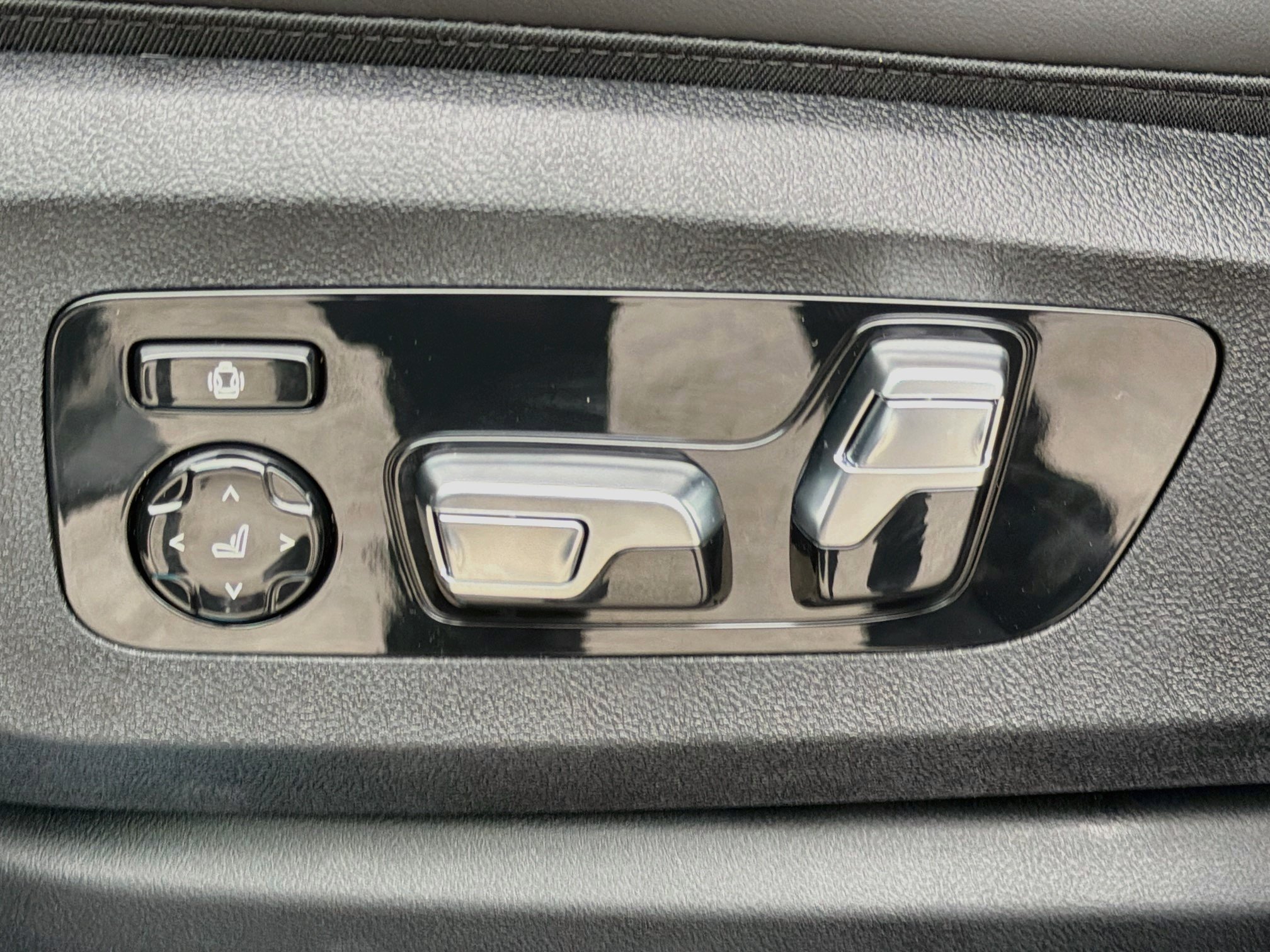 New 2027 BMW X6 M60i AWD/4WD image 25
