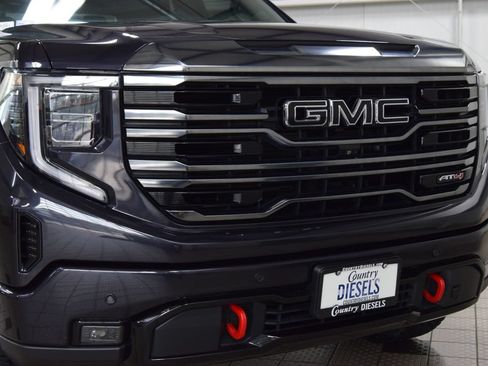 Used 2023 GMC Sierra 1500 AT4 w/ AT4 Premium Package AWD/4WD image 12