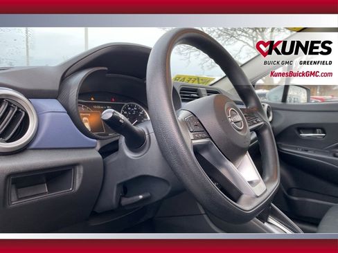 Used 2023 Nissan Versa SV image 14