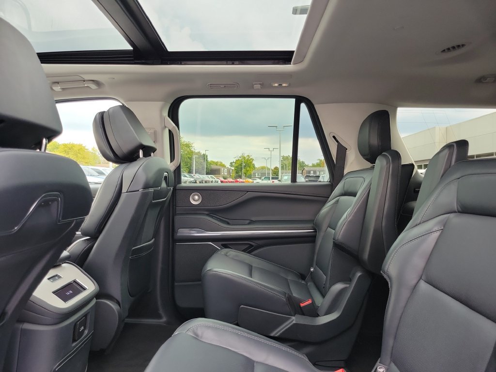Certified 2025 Lincoln Navigator L Reserve AWD/4WD image 13