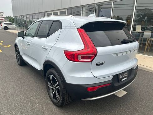Certified 2025 Volvo XC40 B5 Core AWD/4WD image 3
