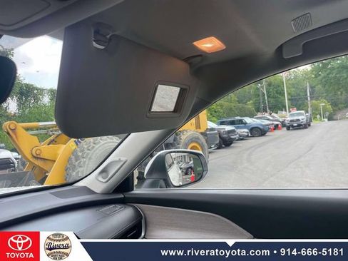 Certified 2024 Toyota Grand Highlander AWD image 34