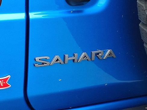 Used 2025 Jeep Wrangler Unlimited Sahara AWD/4WD image 10