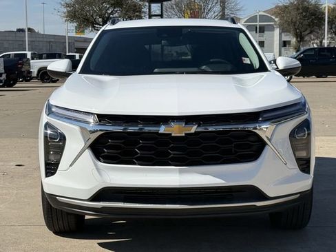Certified 2025 Chevrolet Trax LT image 9