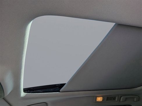 Used 2023 Nissan Pathfinder Platinum image 18