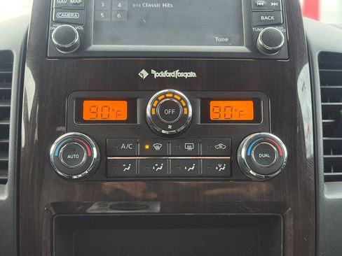 Used 2015 Nissan Titan SL image 24