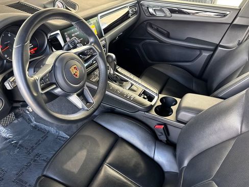 Used 2021 Porsche Macan w/ Premium Package AWD/4WD image 9