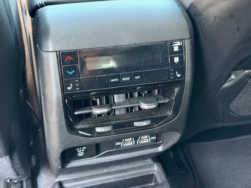Used 2021 Jeep Grand Cherokee L Limited w/ Luxury Tech Group II AWD/4WD image 25
