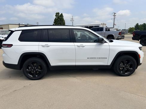 Used 2023 Jeep Grand Cherokee L Limited w/ Black Appearance Package AWD/4WD image 45