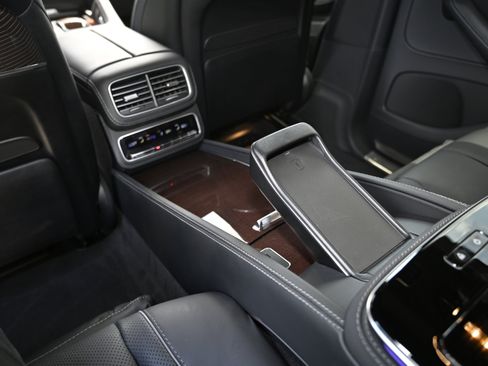 Used 2023 Mercedes-Benz Maybach GLS 600 4MATIC image 43