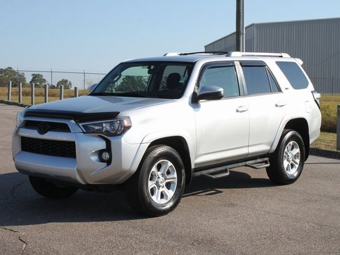 Used 2018 Toyota 4Runner SR5 image 2