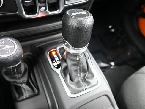 Used 2025 Jeep Wrangler Sport image 24