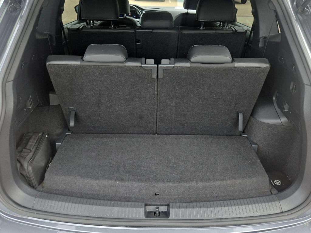 Used 2023 Volkswagen Tiguan SE R-Line FWD image 38