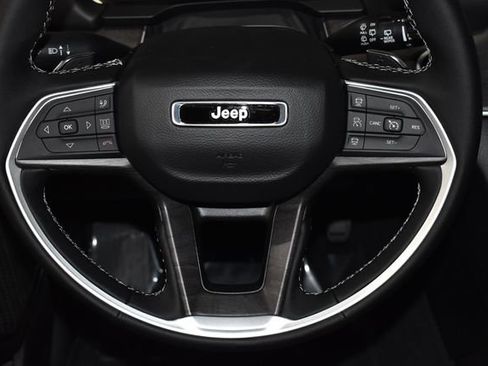 New 2025 Jeep Grand Cherokee Limited image 23
