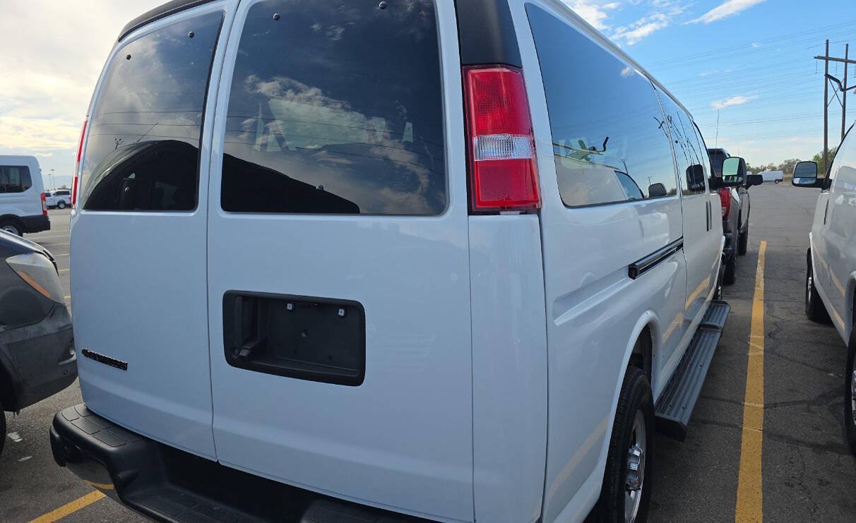 Used 2025 Chevrolet Express 3500 LT w/ LT Preferred Equipment Group RWD image 2