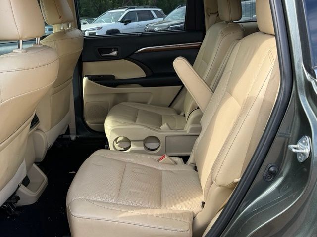 Used 2019 Toyota Highlander Limited Platinum AWD/4WD image 15