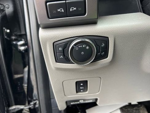 Used 2020 Ford F350 XLT w/ XLT Premium Package image 18